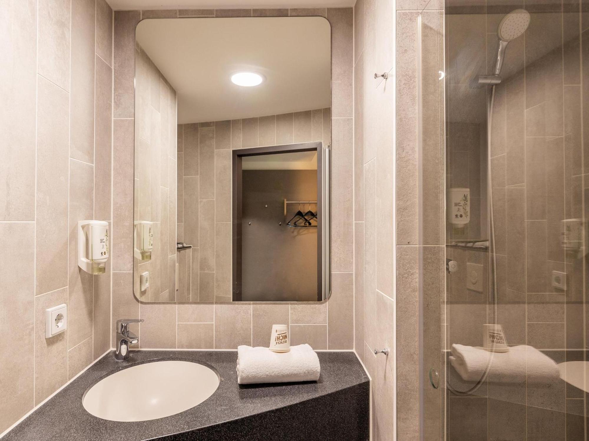 B&B Hotel Duesseldorf-Airport ภายนอก รูปภาพ