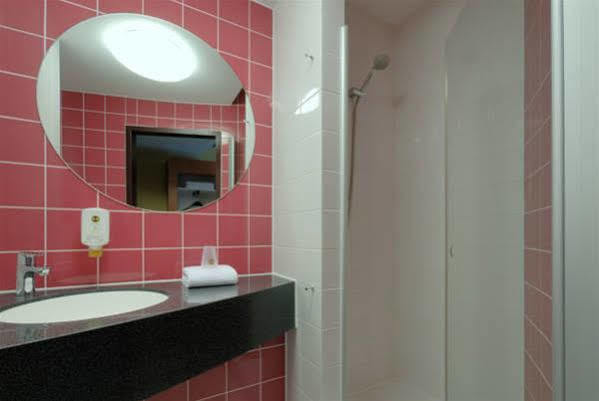 B&B Hotel Duesseldorf-Airport ภายนอก รูปภาพ